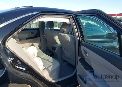 2015 Toyota Camry Hybrid Xle z USA, uszkodzony, nr VIN 4T1BD1FK5FU174459